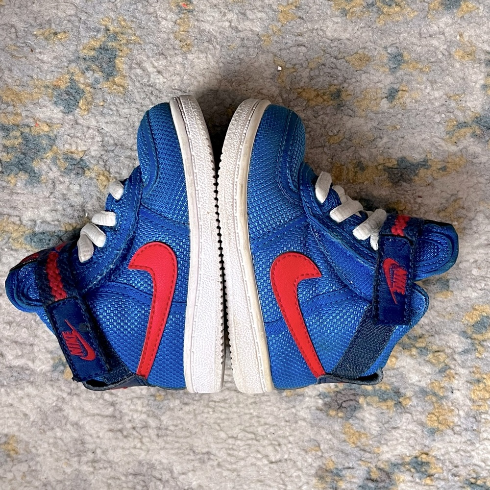 2 pair of Nike’s